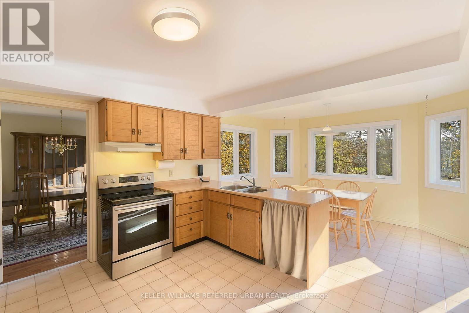 62 Devlin Place, Aurora, Ontario  L4G 5W8 - Photo 7 - N12520152