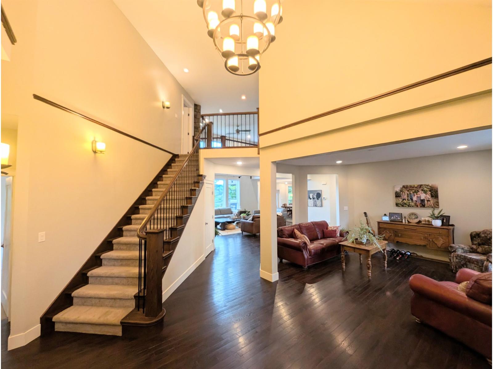 43350 Hillkeep Place, Chilliwack Mountain, Chilliwack, British Columbia  V2R 4A4 - Photo 4 - R3064997