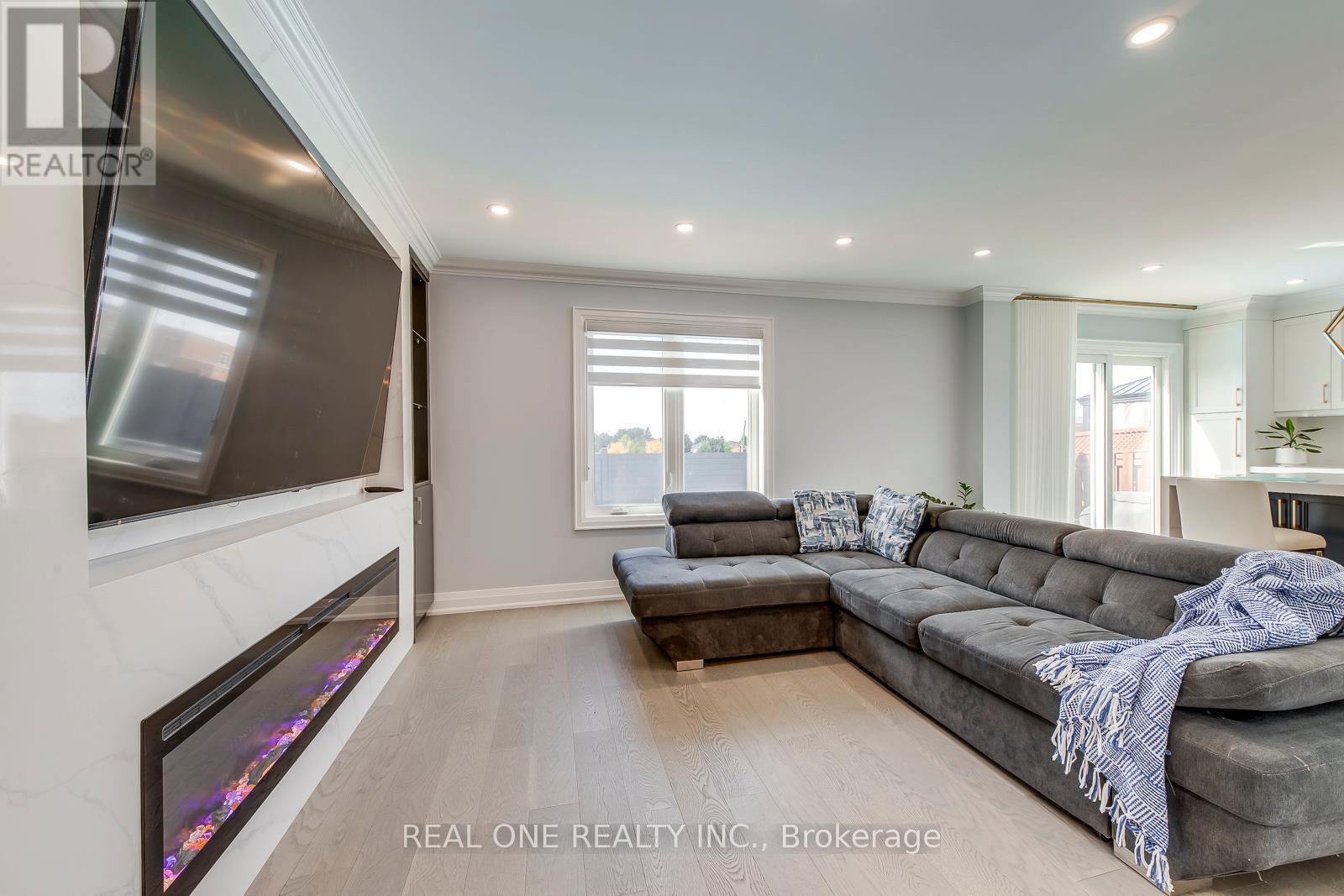 6150 Duford Drive, Mississauga, Ontario  L5V 1A6 - Photo 10 - W12520124