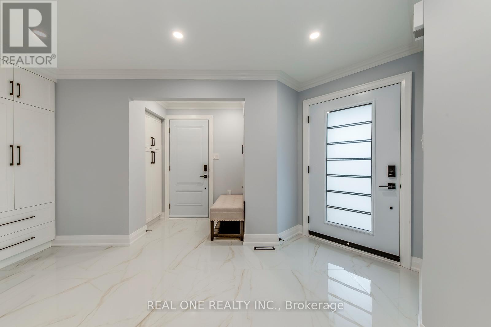 6150 Duford Drive, Mississauga, Ontario  L5V 1A6 - Photo 4 - W12520124