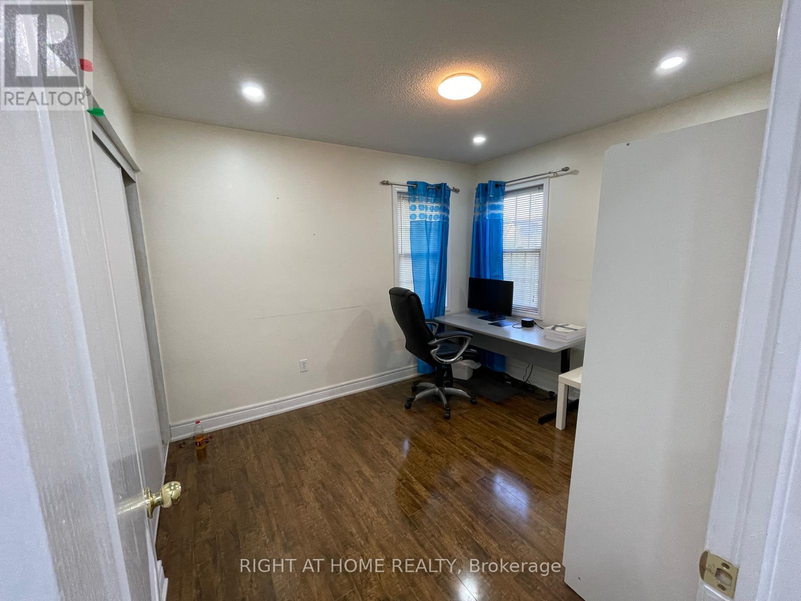 Upper - 235 Brisdale Drive, Brampton, Ontario  L7A 2T3 - Photo 5 - W12520134