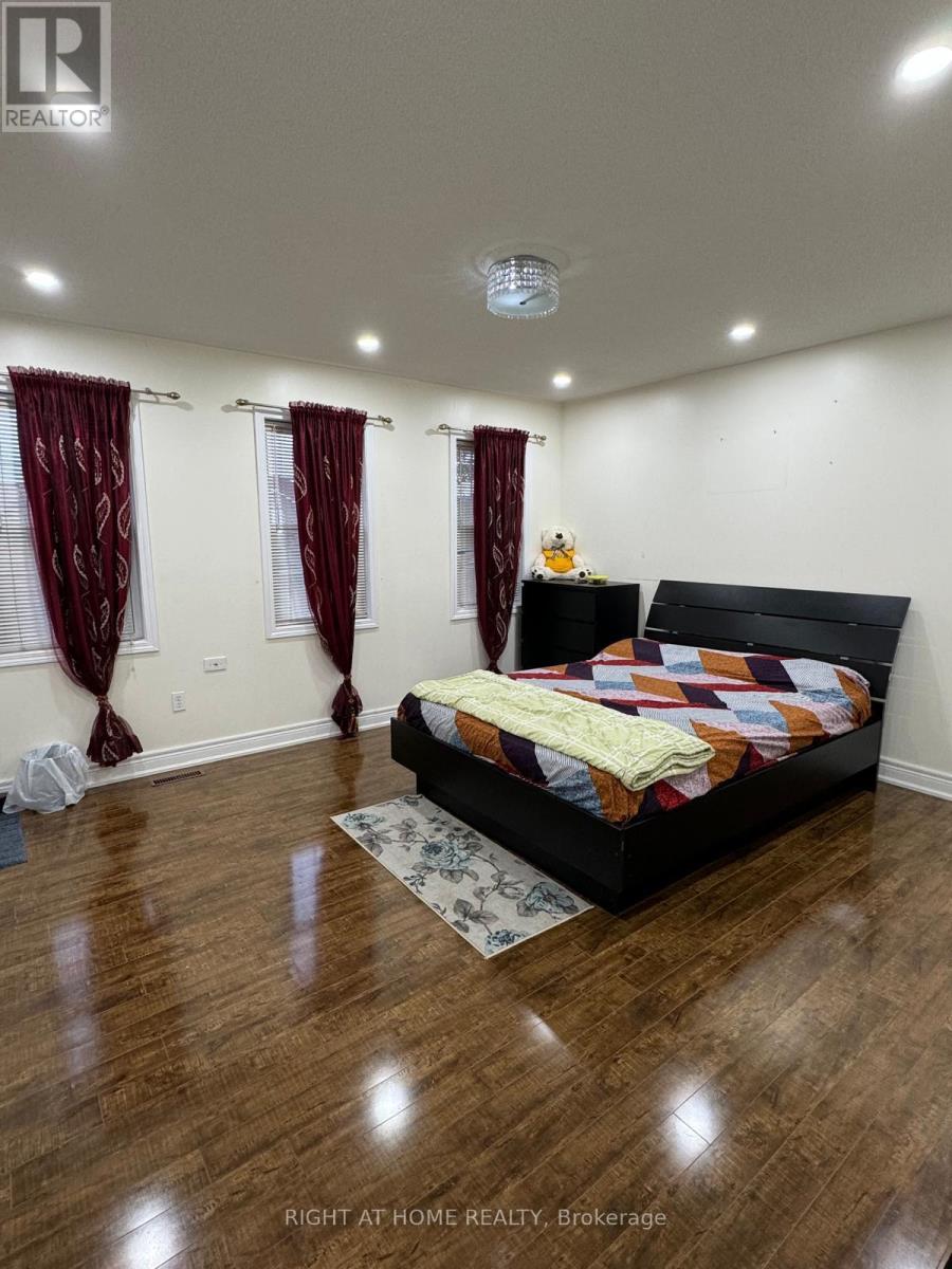 Upper - 235 Brisdale Drive, Brampton, Ontario  L7A 2T3 - Photo 7 - W12520134