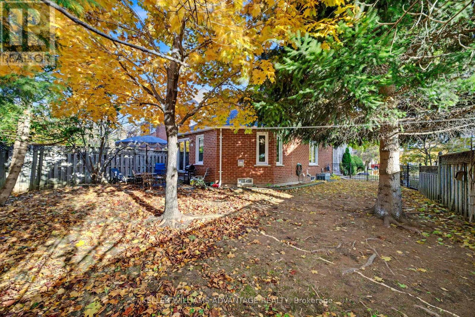 17 James Young Drive, Halton Hills, Ontario  L7G 5S6 - Photo 3 - W12520164