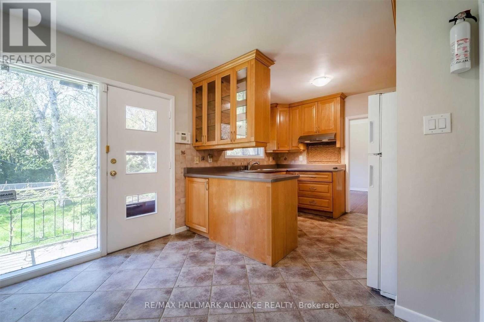 1346 Mississauga Road, Mississauga, Ontario  L5H 2J4 - Photo 11 - W12520172