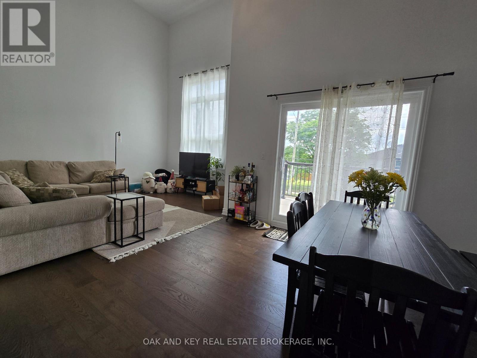 204 - 255 Woolwich Street, Waterloo, Ontario  N2K 1S5 - Photo 2 - X12520180