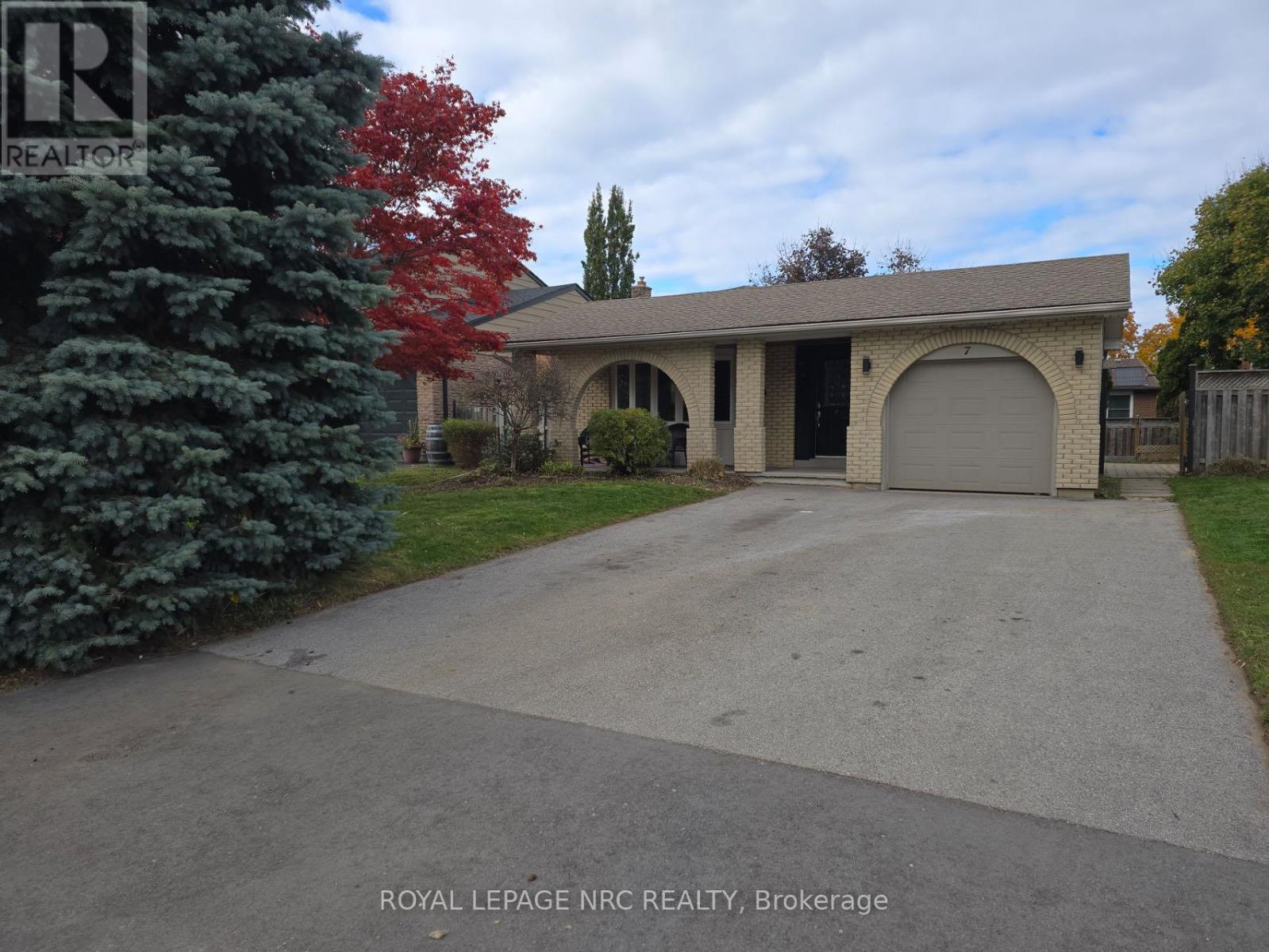 7 BLUE SPRUCE COURT, St. Catharines, Ontario