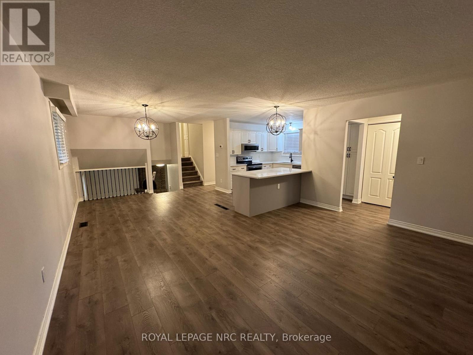 7 Blue Spruce Court, St. Catharines, Ontario L2N 4E6 - Photo 4 - X12519470