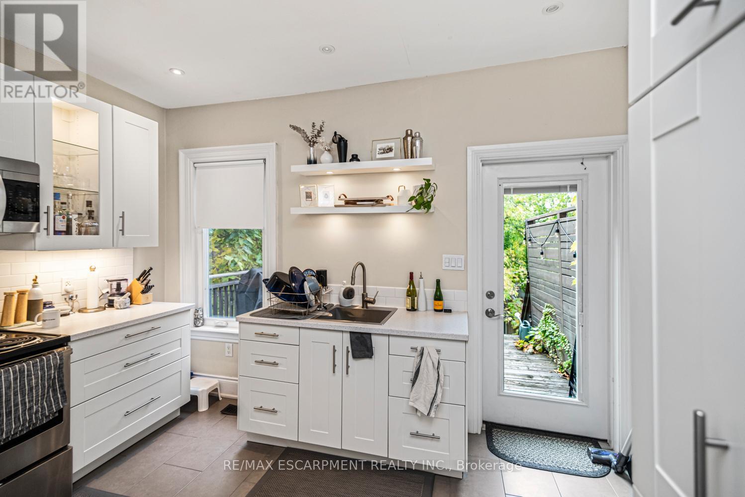 319 Hunter Street W, Hamilton, Ontario  L8P 1S5 - Photo 4 - X12520128