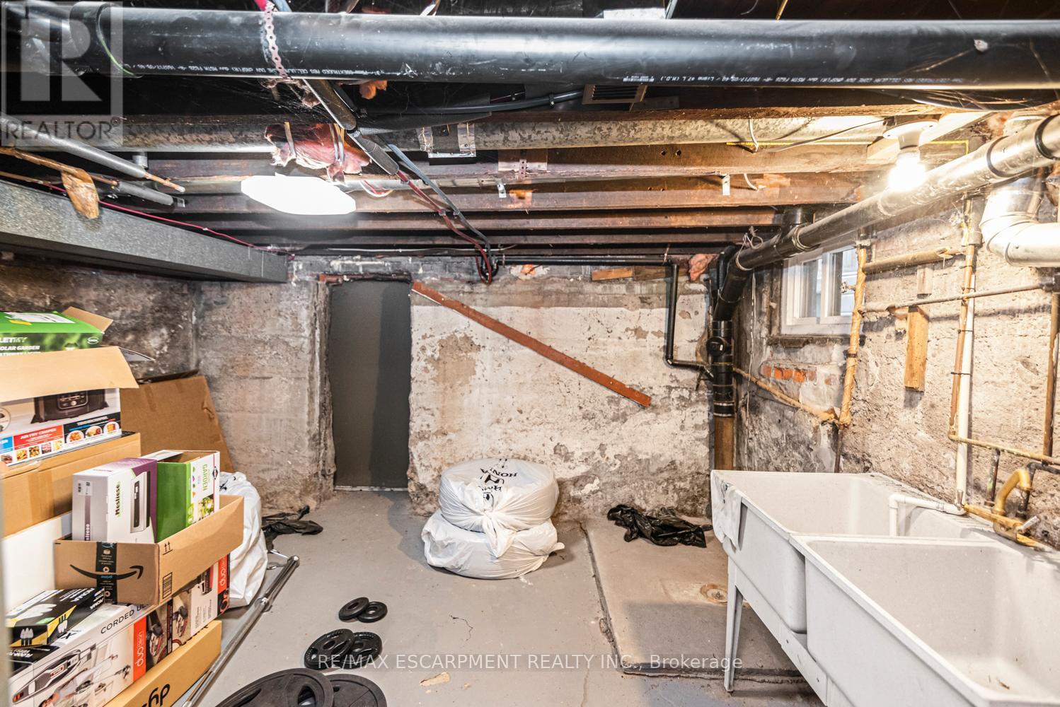 319 Hunter Street W, Hamilton, Ontario  L8P 1S5 - Photo 5 - X12520128