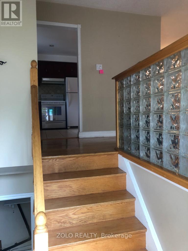 656 Abana Road, Mississauga, Ontario  L5A 1H4 - Photo 10 - W12520178