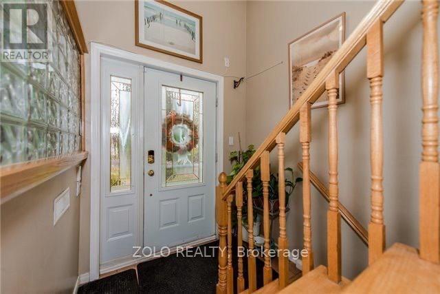 656 Abana Road, Mississauga, Ontario  L5A 1H4 - Photo 3 - W12520178