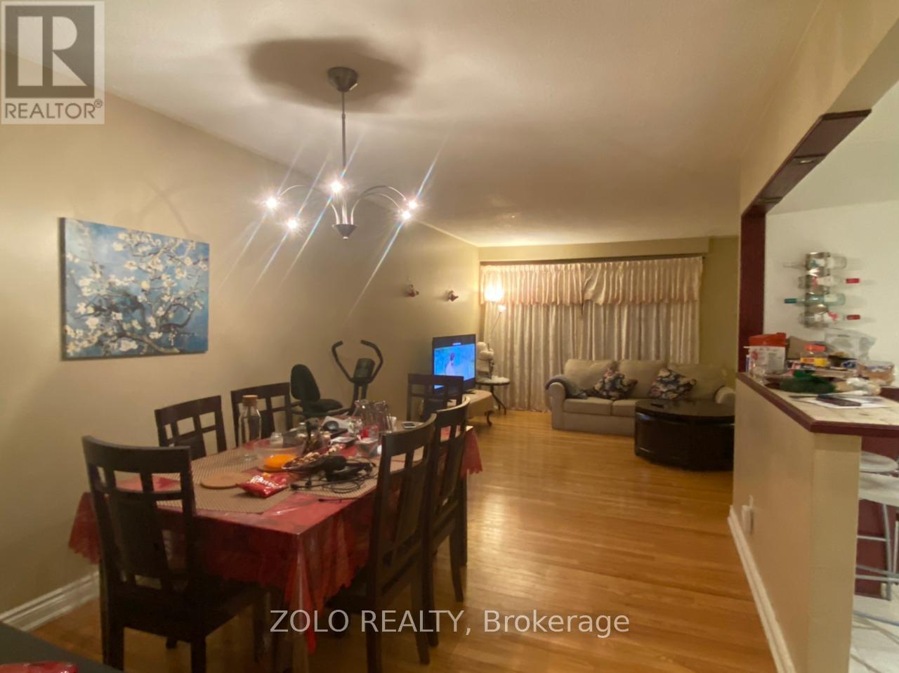 656 Abana Road, Mississauga, Ontario  L5A 1H4 - Photo 8 - W12520178