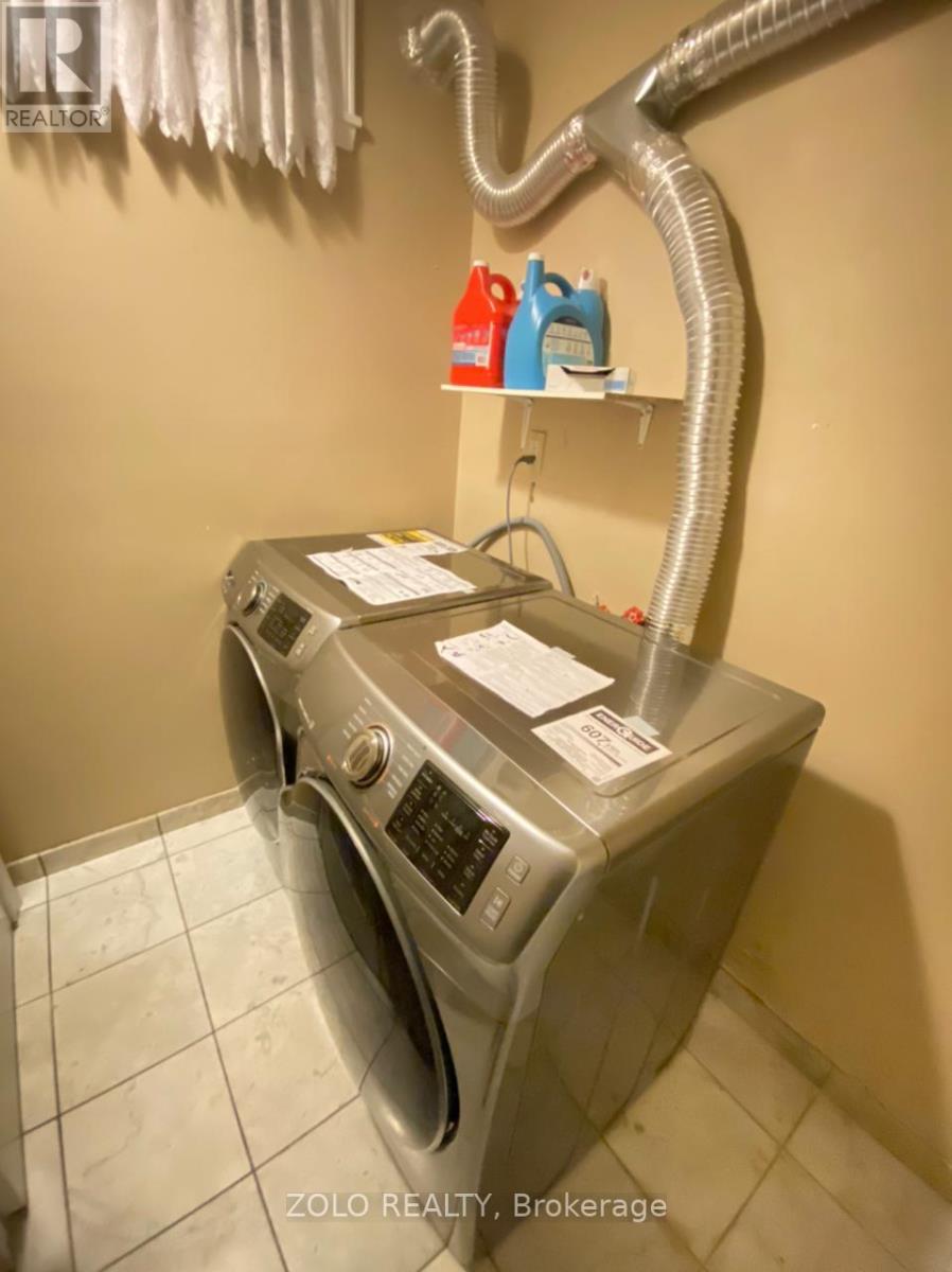 656 Abana Road, Mississauga, Ontario  L5A 1H4 - Photo 9 - W12520178