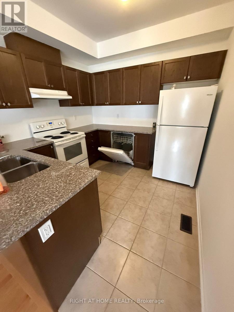 71 Ness Drive, Richmond Hill, Ontario  L4K 0K5 - Photo 7 - N12482614