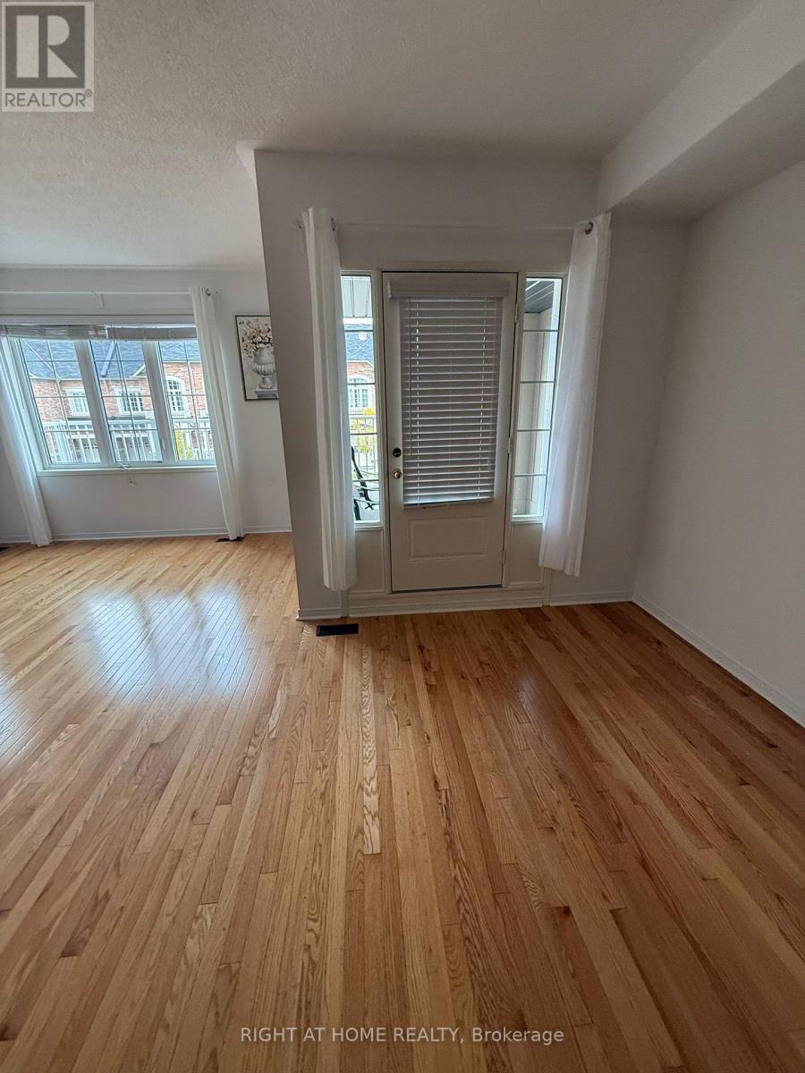 71 Ness Drive, Richmond Hill, Ontario  L4K 0K5 - Photo 4 - N12482614