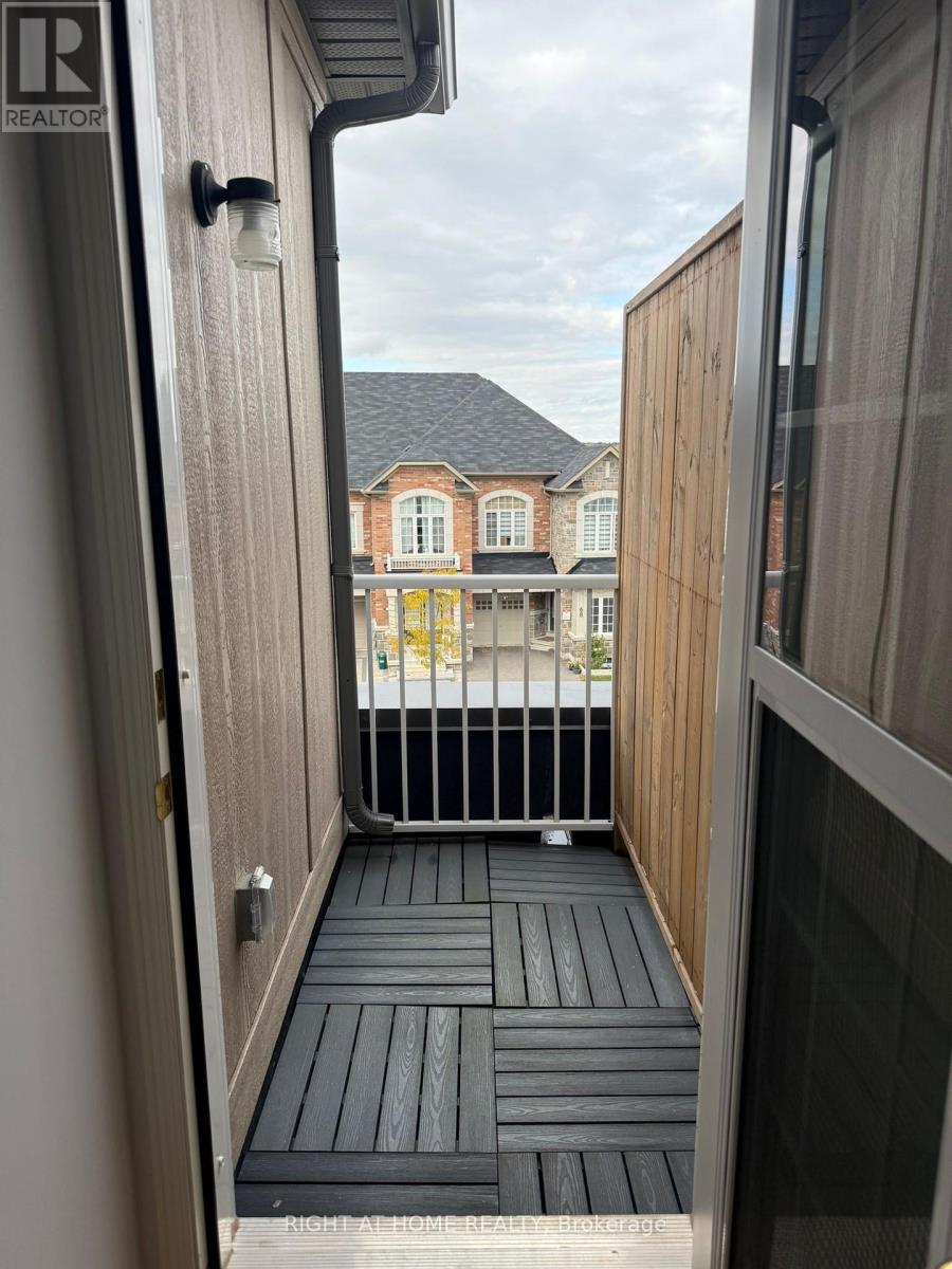 71 Ness Drive, Richmond Hill, Ontario  L4K 0K5 - Photo 5 - N12482614