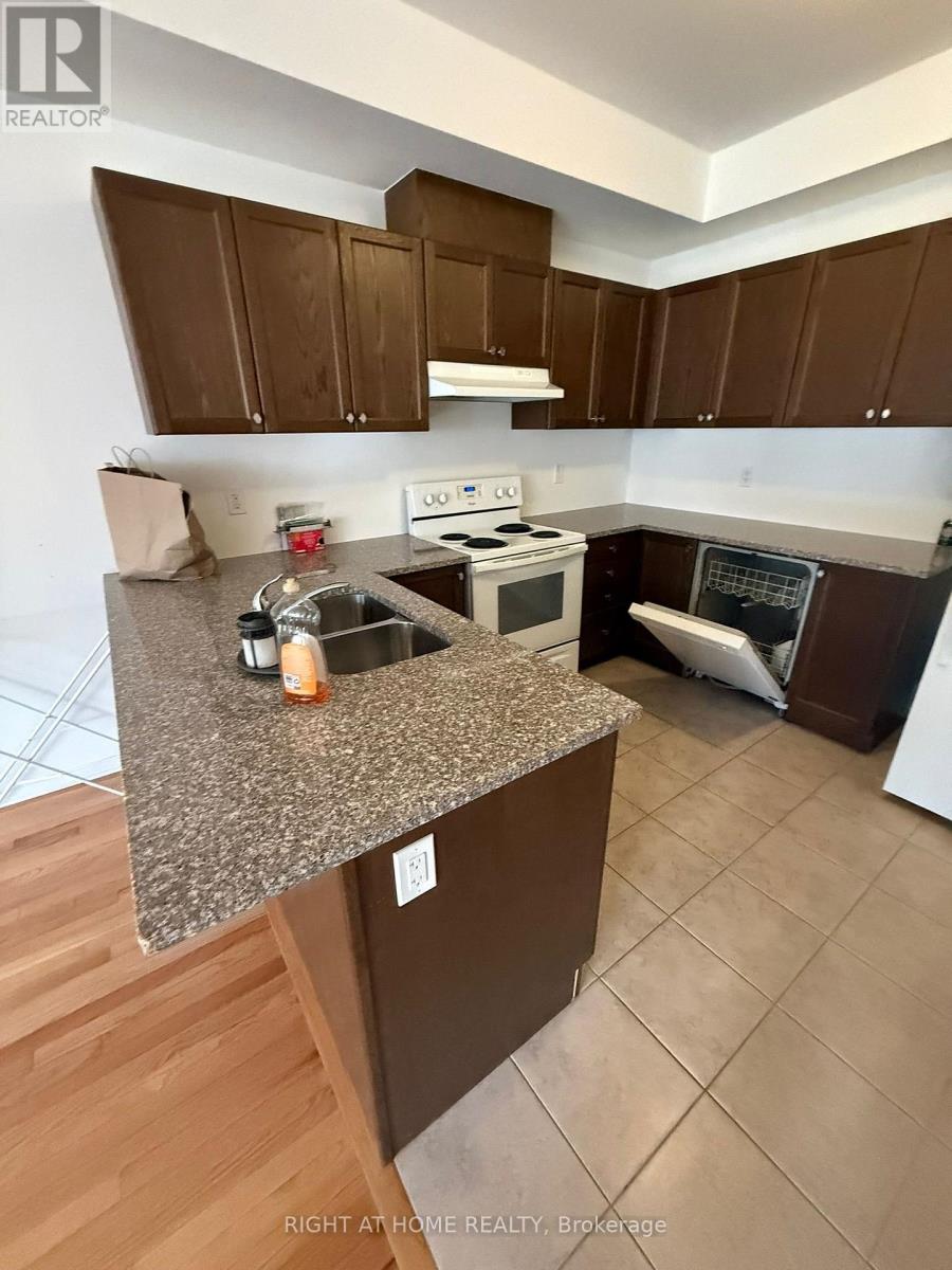 71 Ness Drive, Richmond Hill, Ontario  L4K 0K5 - Photo 8 - N12482614