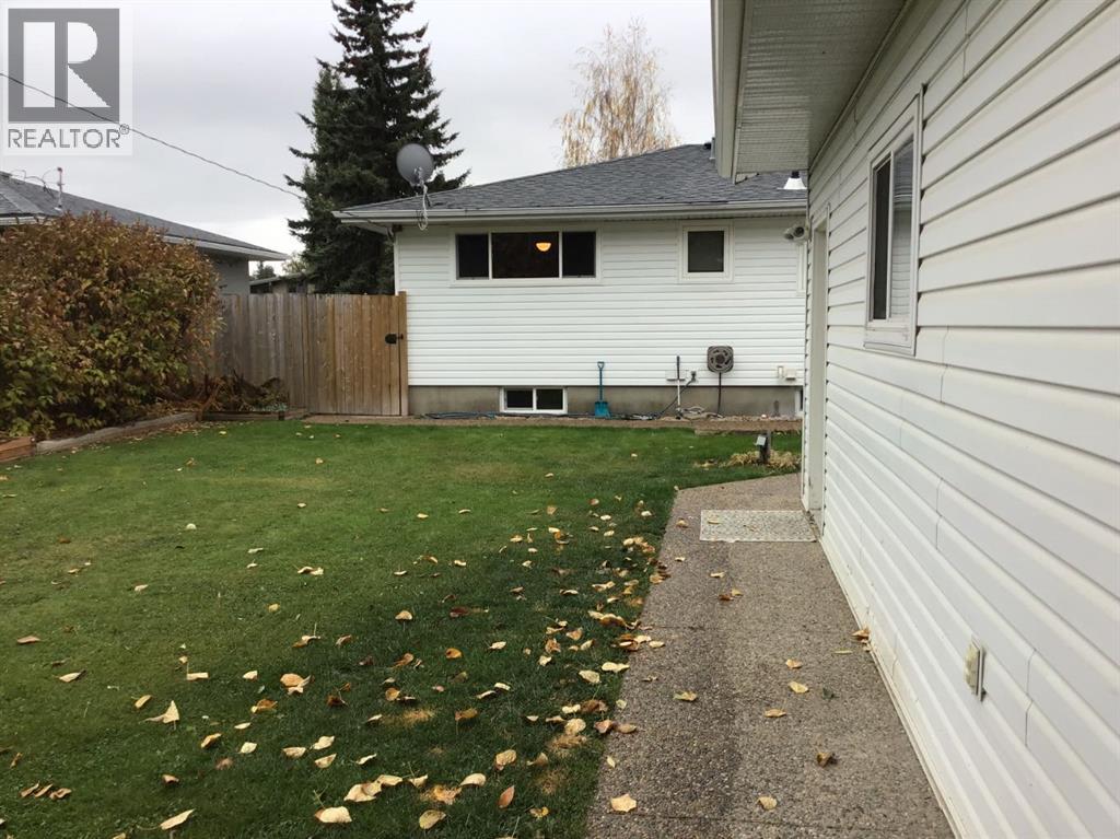 16 Mcleod Drive, Whitecourt, Alberta  T7S 1H4 - Photo 32 - A2262674