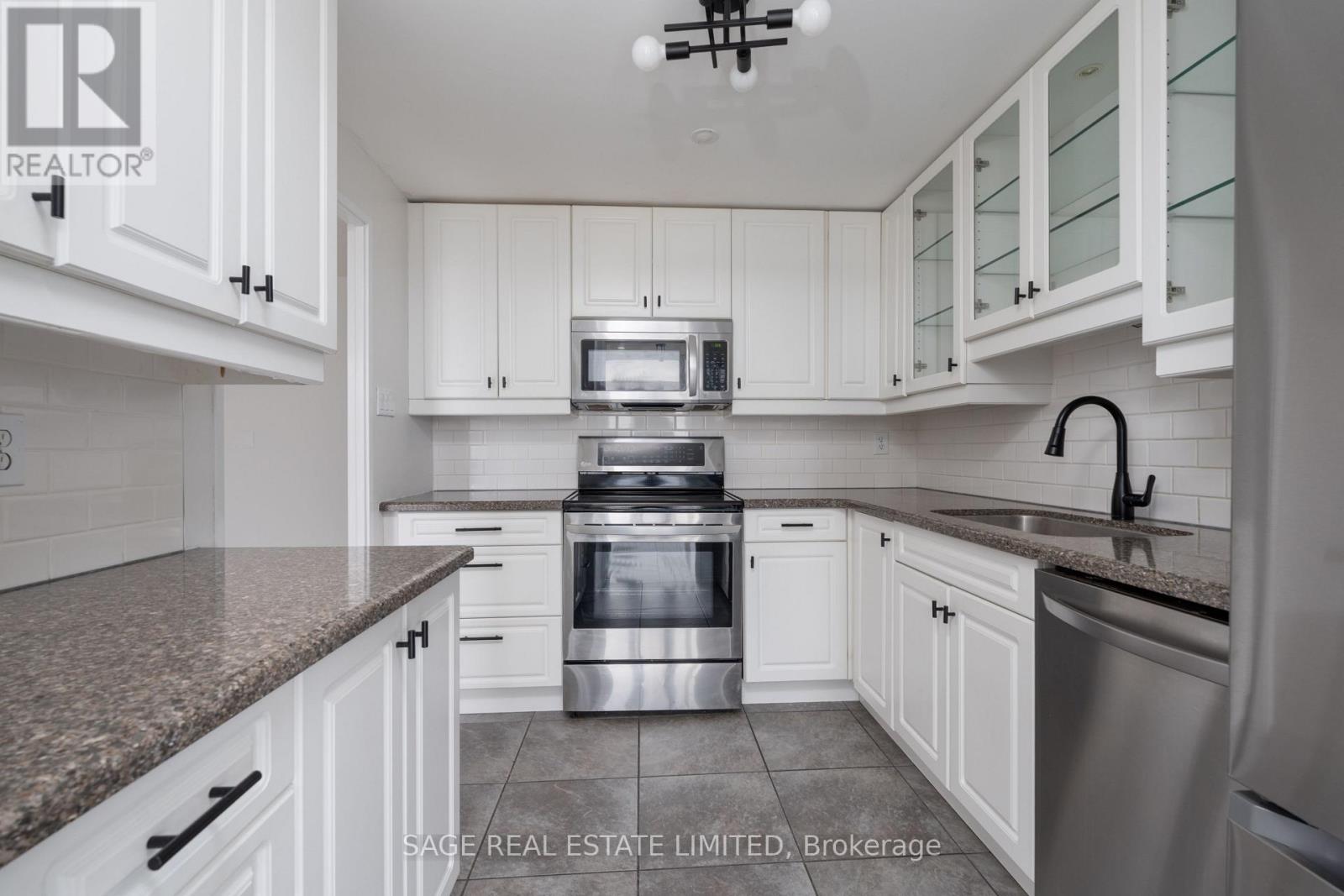 1002 - 30 HARDING BOULEVARD, Richmond Hill, Ontario