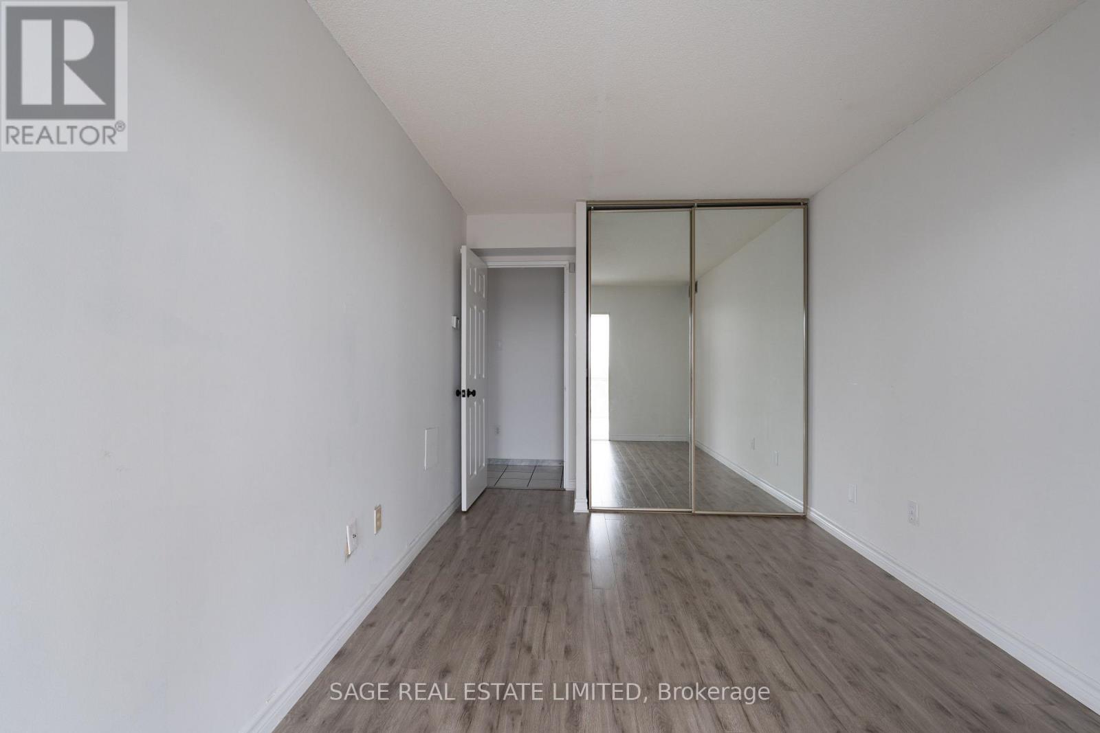 1002 - 30 Harding Boulevard, Richmond Hill, Ontario  L4C 9M3 - Photo 12 - N12474316