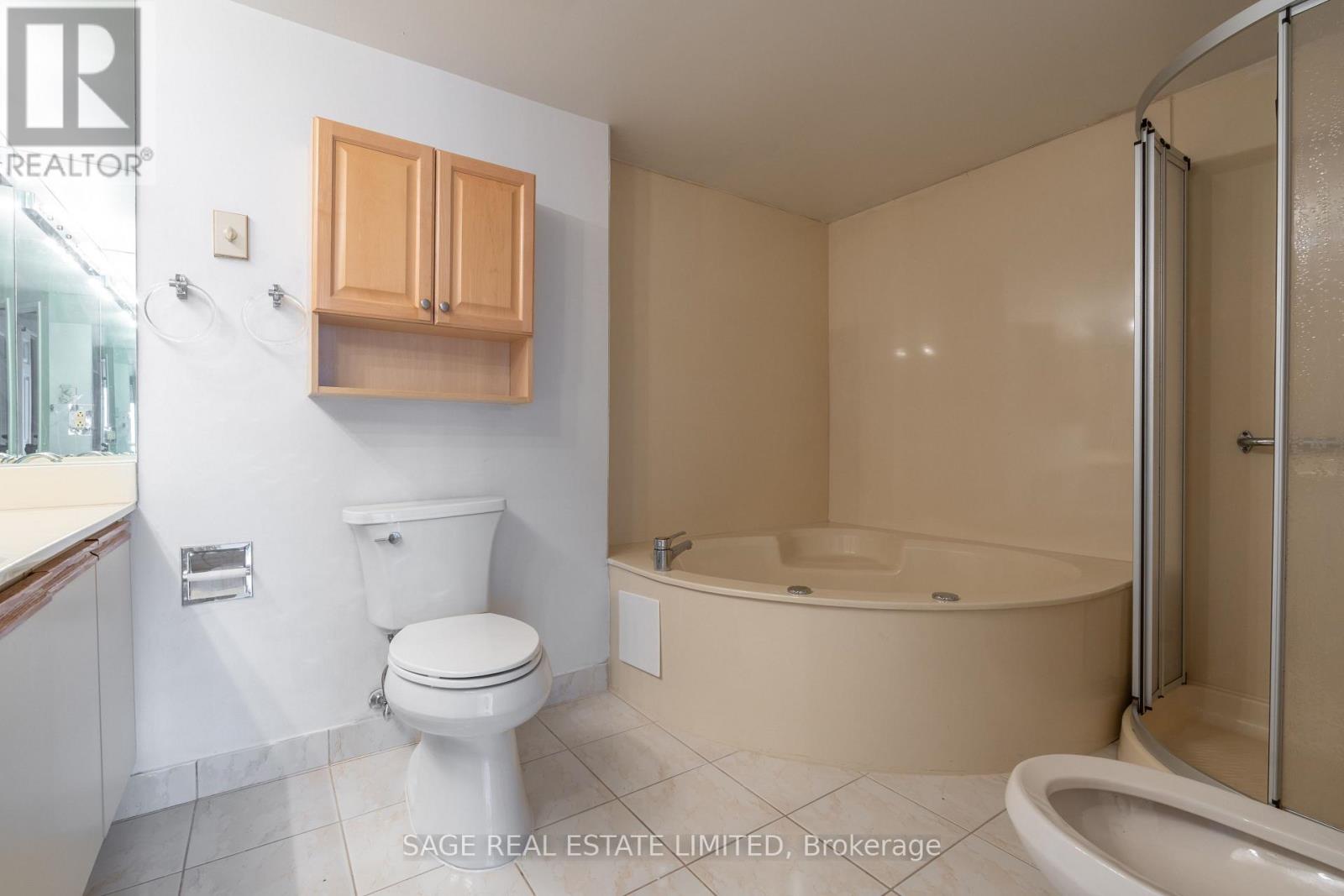 1002 - 30 Harding Boulevard, Richmond Hill, Ontario  L4C 9M3 - Photo 10 - N12474316