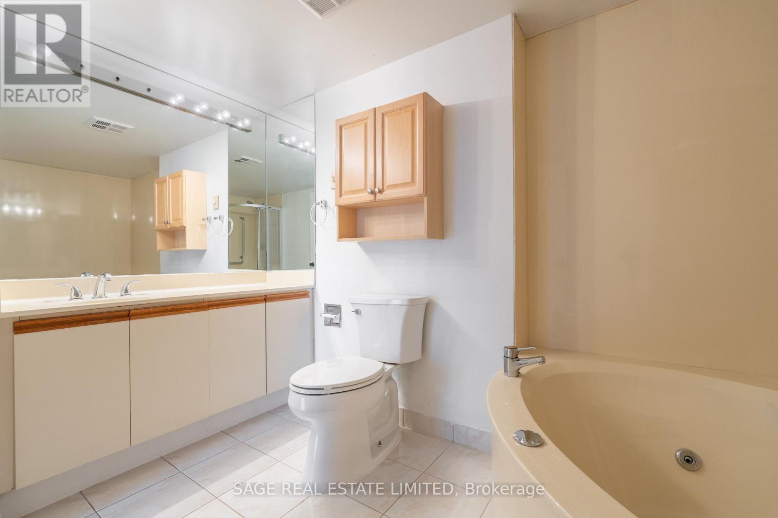 1002 - 30 Harding Boulevard, Richmond Hill, Ontario  L4C 9M3 - Photo 11 - N12474316