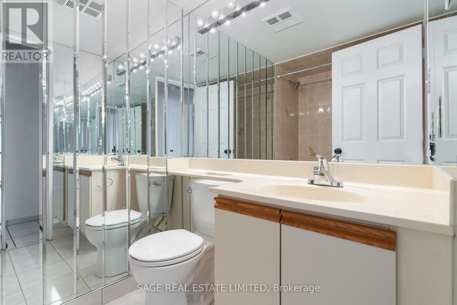 1002 - 30 Harding Boulevard, Richmond Hill, Ontario  L4C 9M3 - Photo 13 - N12474316