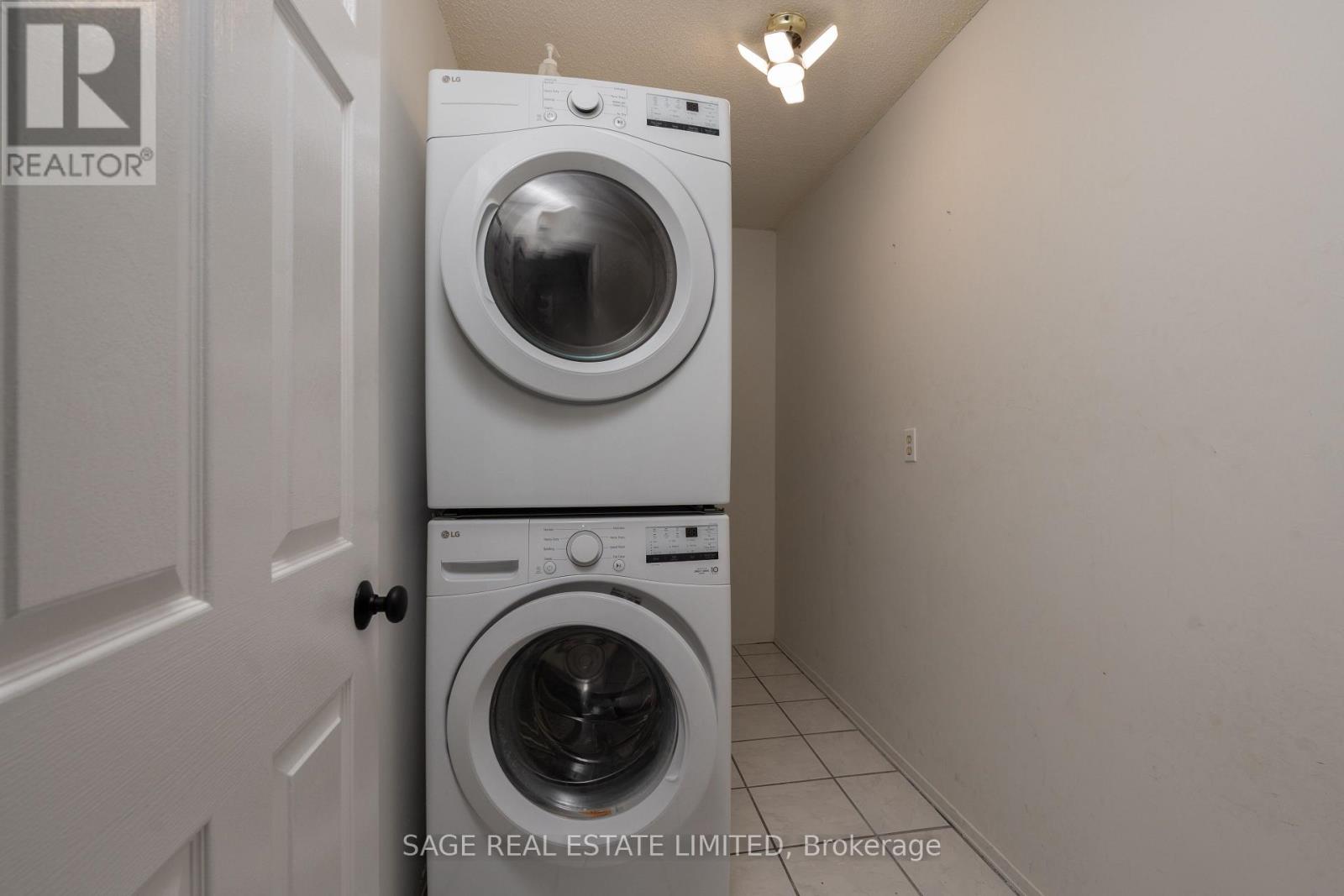 1002 - 30 Harding Boulevard, Richmond Hill, Ontario  L4C 9M3 - Photo 14 - N12474316