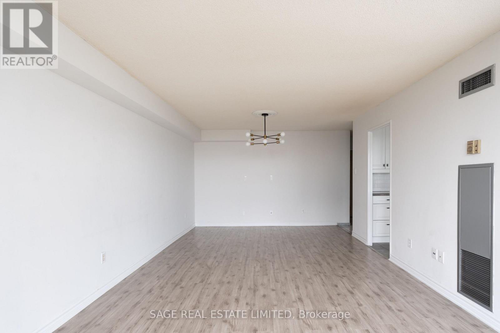 1002 - 30 Harding Boulevard, Richmond Hill, Ontario  L4C 9M3 - Photo 6 - N12474316