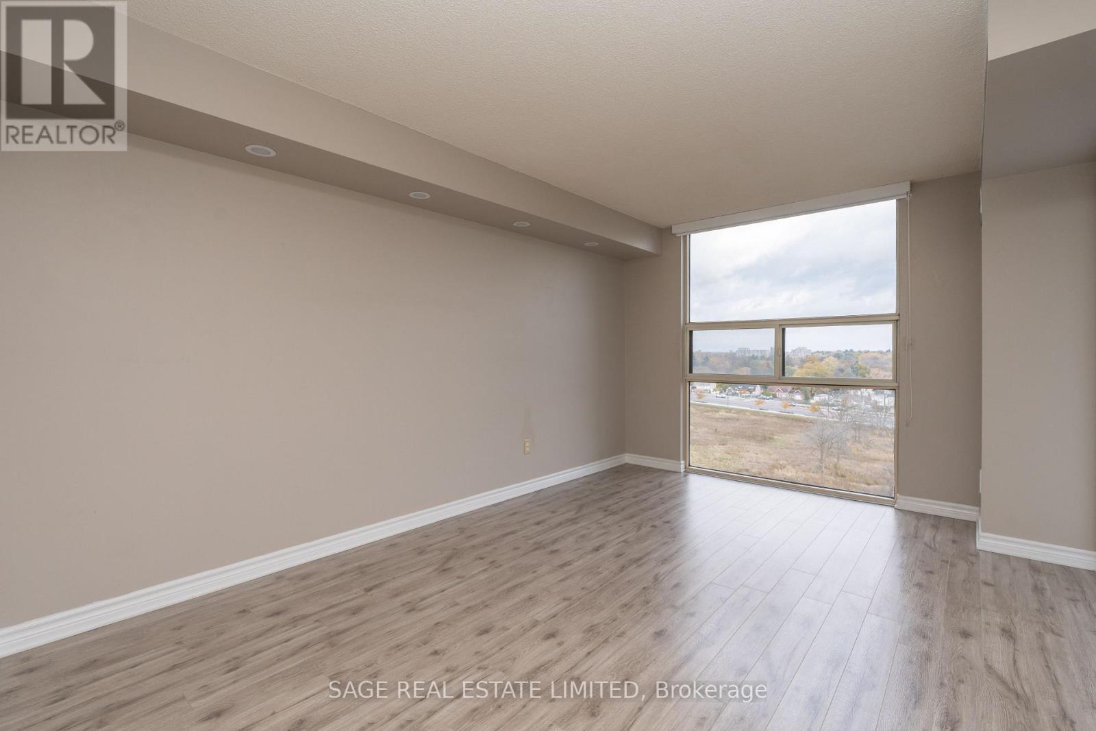 1002 - 30 Harding Boulevard, Richmond Hill, Ontario  L4C 9M3 - Photo 7 - N12474316