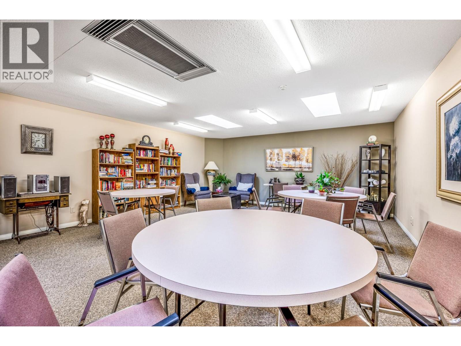 1055 Lawrence Avenue Unit# 102, Kelowna, British Columbia V1Y 6M3 - Photo 36 - 10338277