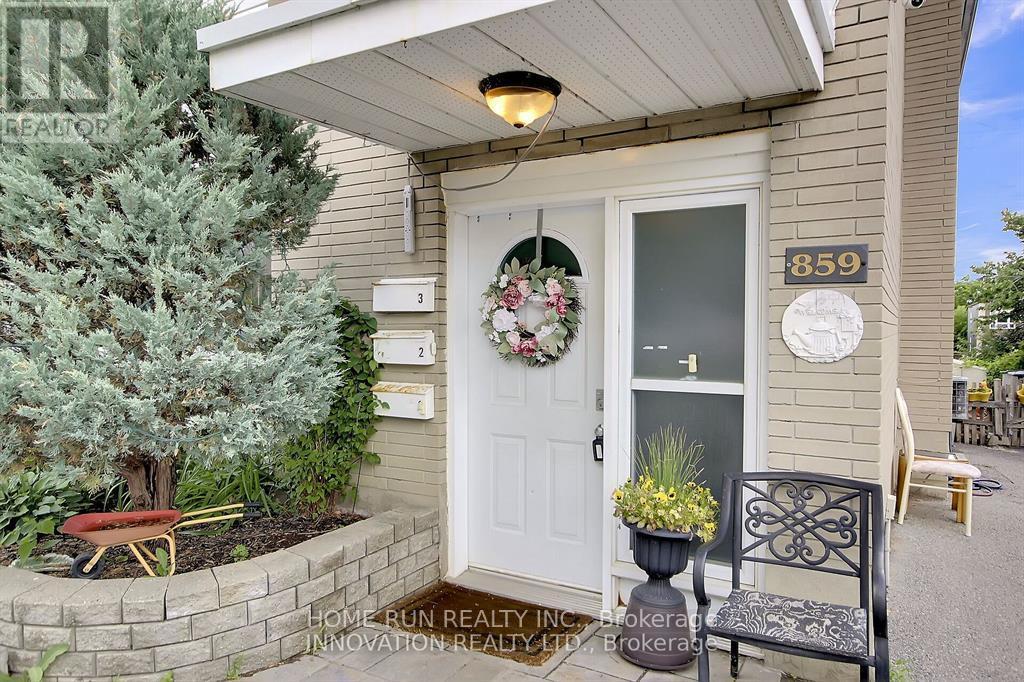 2 - 859 Tavistock Street, Ottawa, Ontario  K2B 5N5 - Photo 3 - X12520226