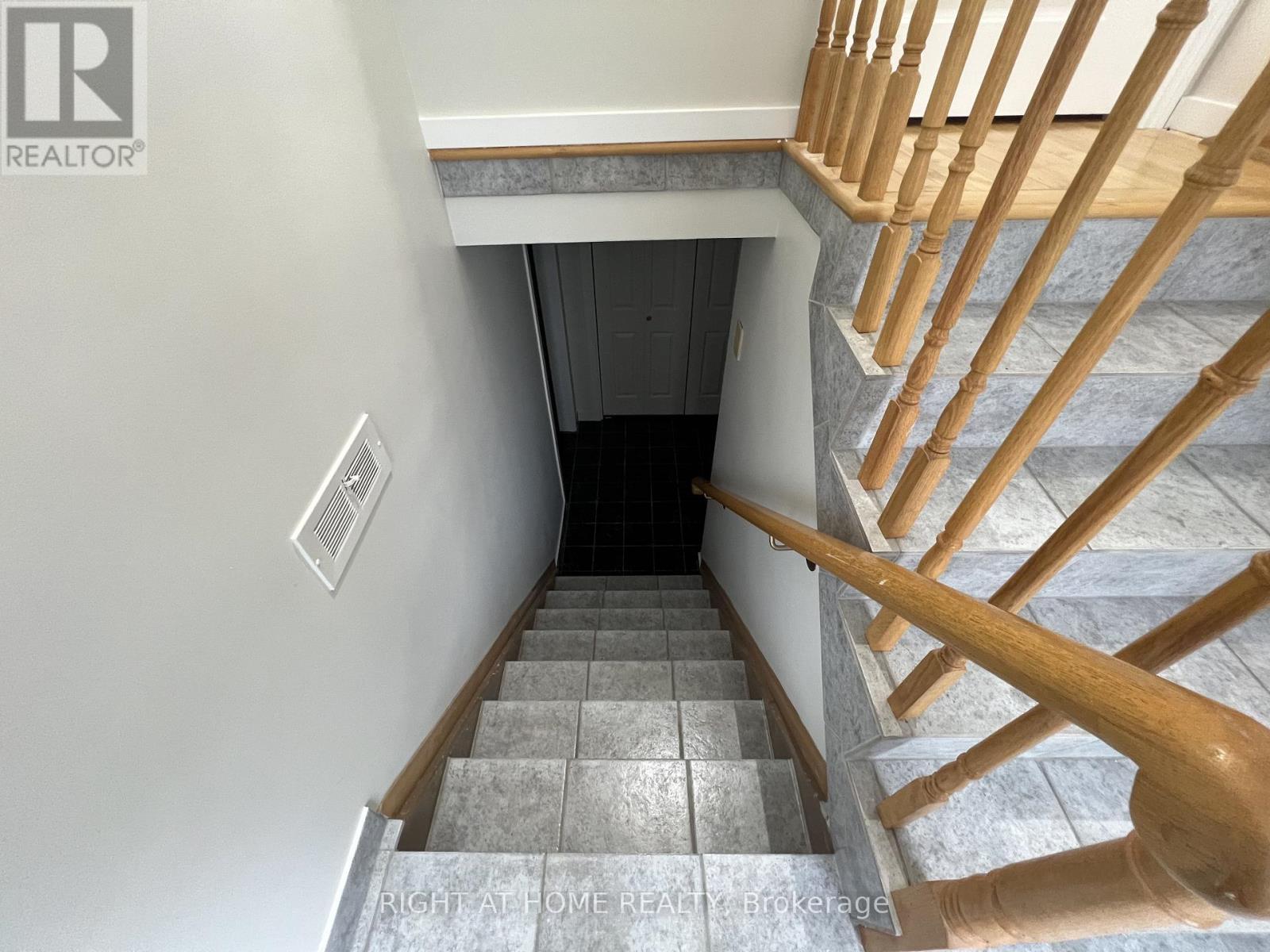 9 Dewlane Drive, Toronto, Ontario  M2R 2P7 - Photo 2 - C12520232