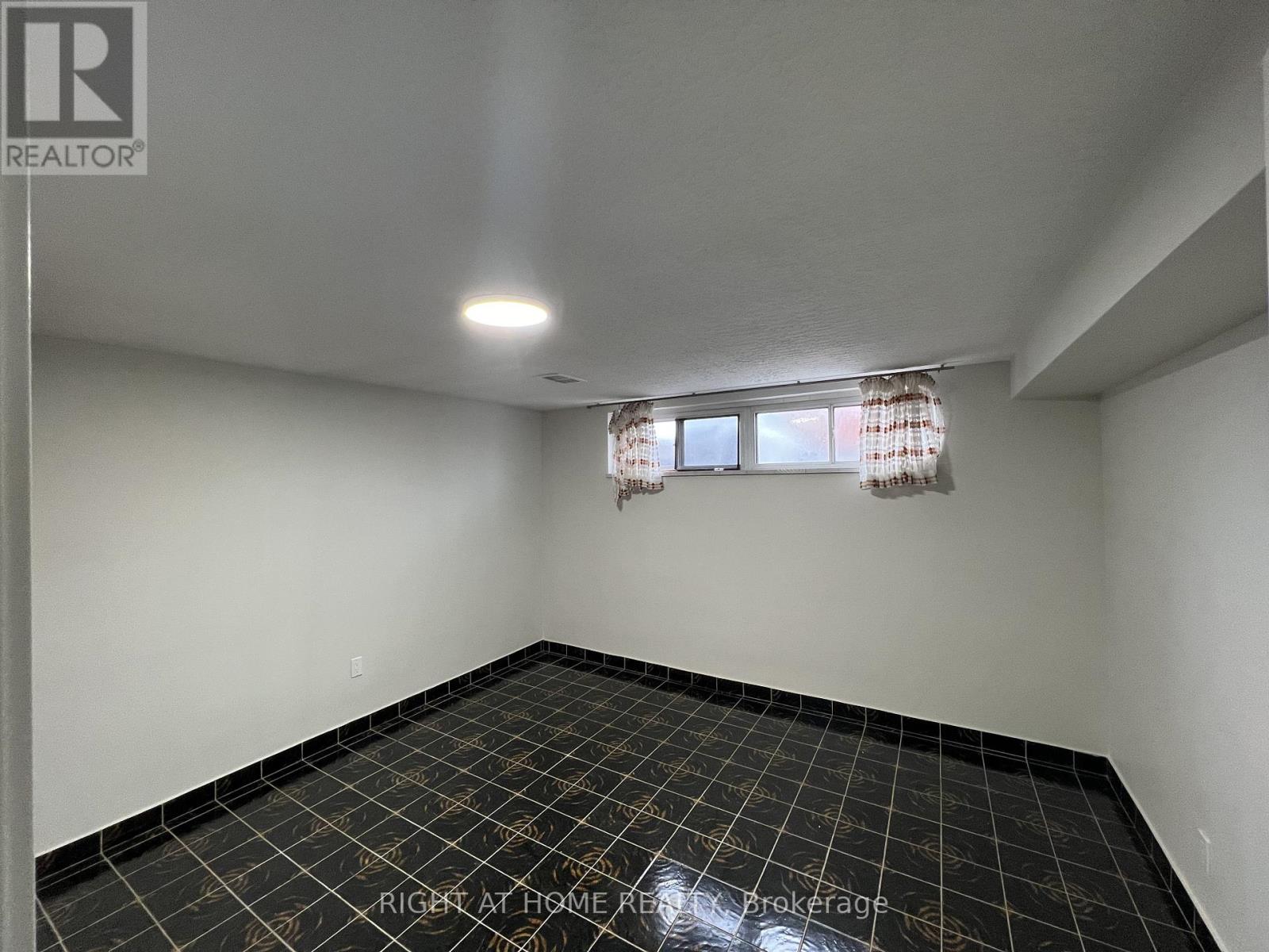 9 Dewlane Drive, Toronto, Ontario  M2R 2P7 - Photo 3 - C12520232