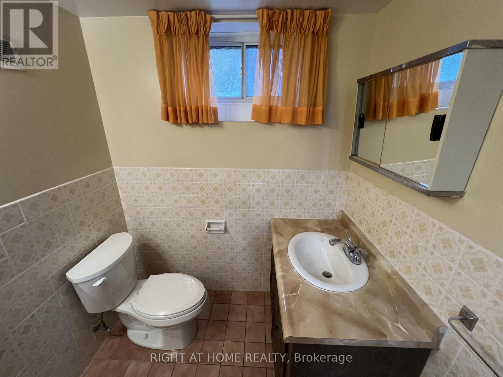 9 Dewlane Drive, Toronto, Ontario  M2R 2P7 - Photo 8 - C12520232