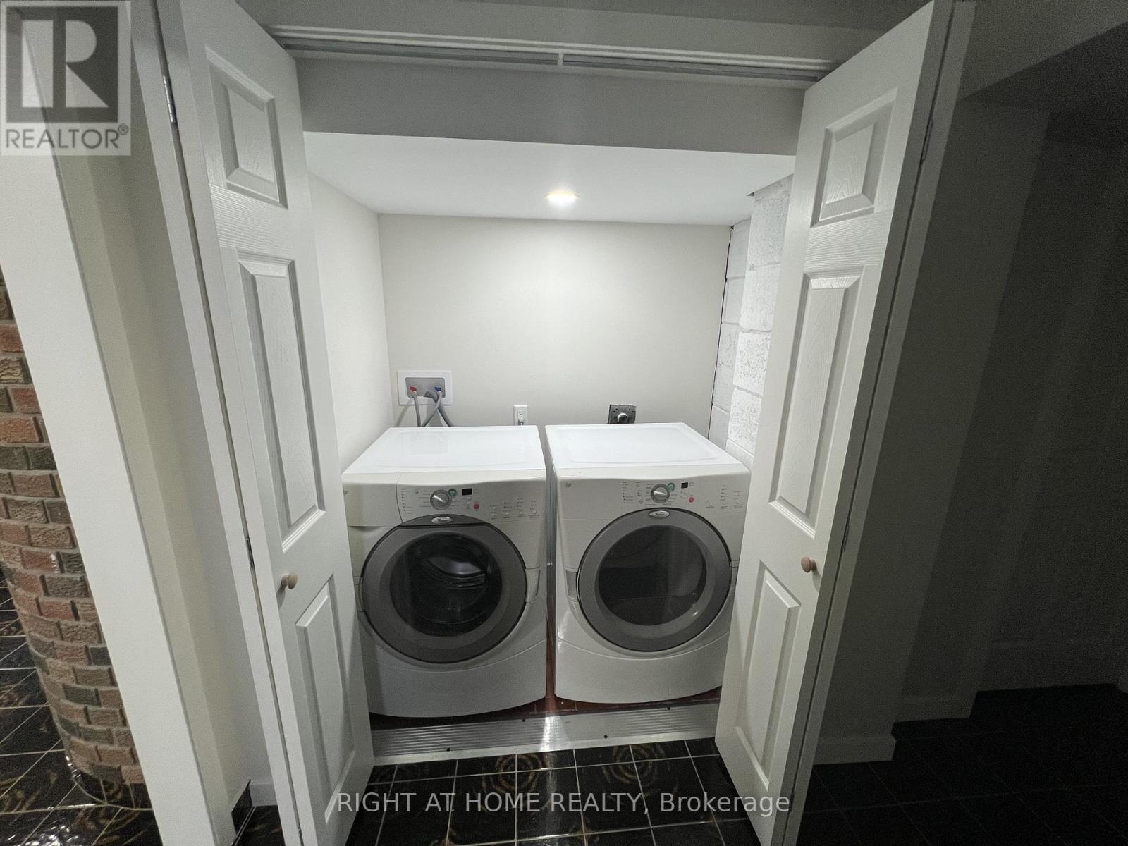 9 Dewlane Drive, Toronto, Ontario  M2R 2P7 - Photo 9 - C12520232