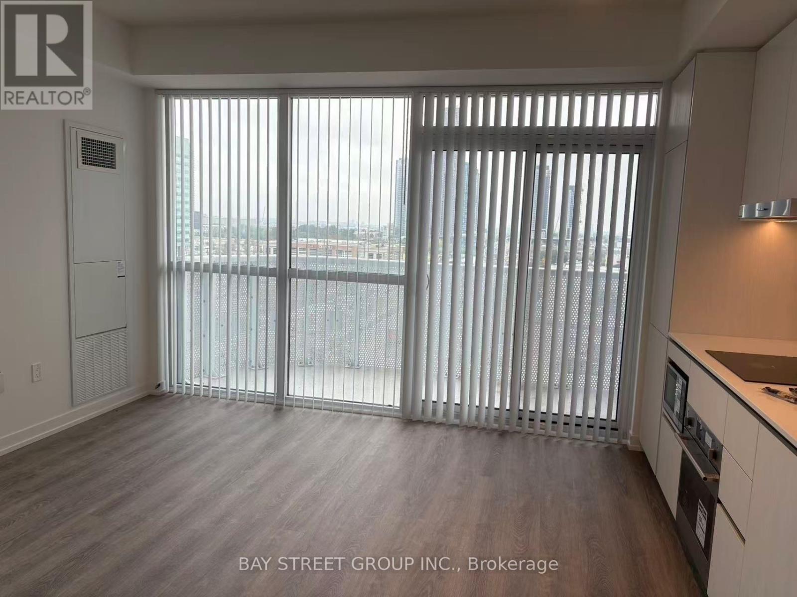 906 - 8 Interchange Way, Vaughan, Ontario L4K 0R2 - Photo 2 - N12520234