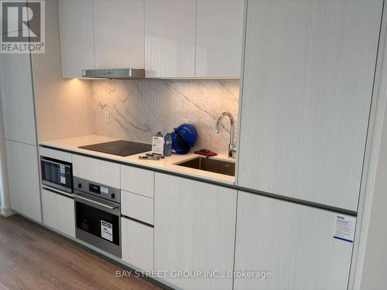 906 - 8 Interchange Way, Vaughan, Ontario L4K 0R2 - Photo 4 - N12520234