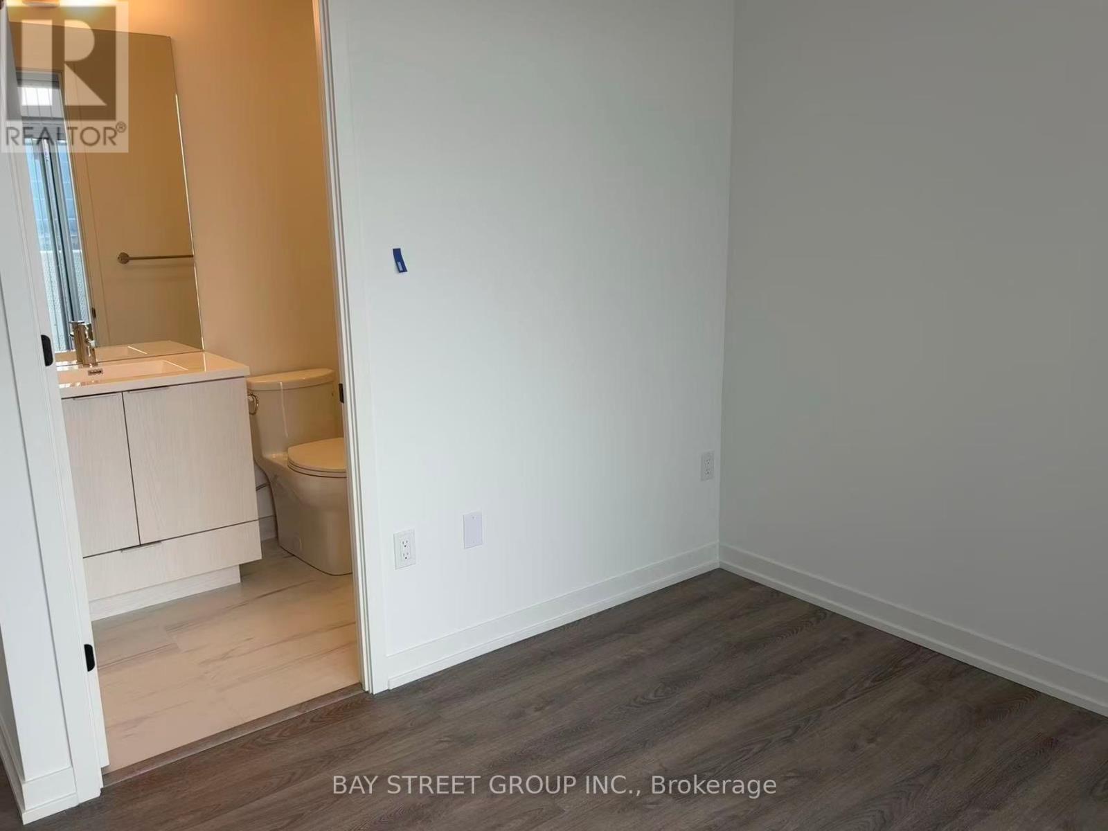 906 - 8 Interchange Way, Vaughan, Ontario L4K 0R2 - Photo 7 - N12520234