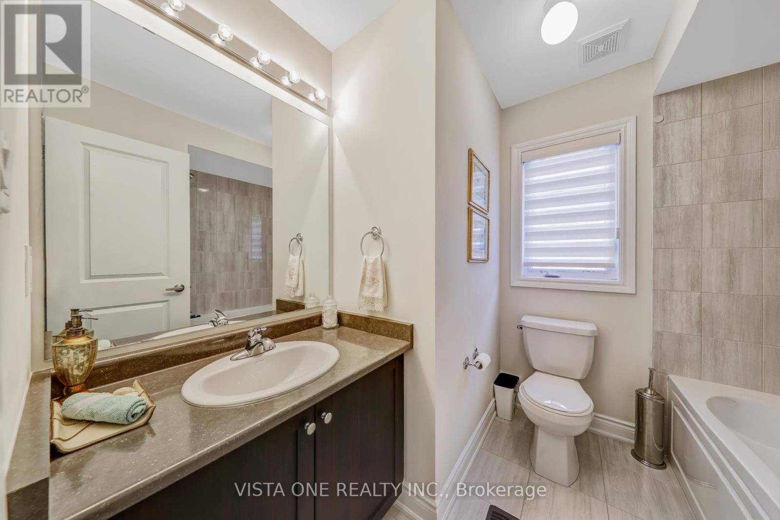 26 Zenith Avenue, Vaughan, Ontario L4H 4K9 - Photo 12 - N12520238