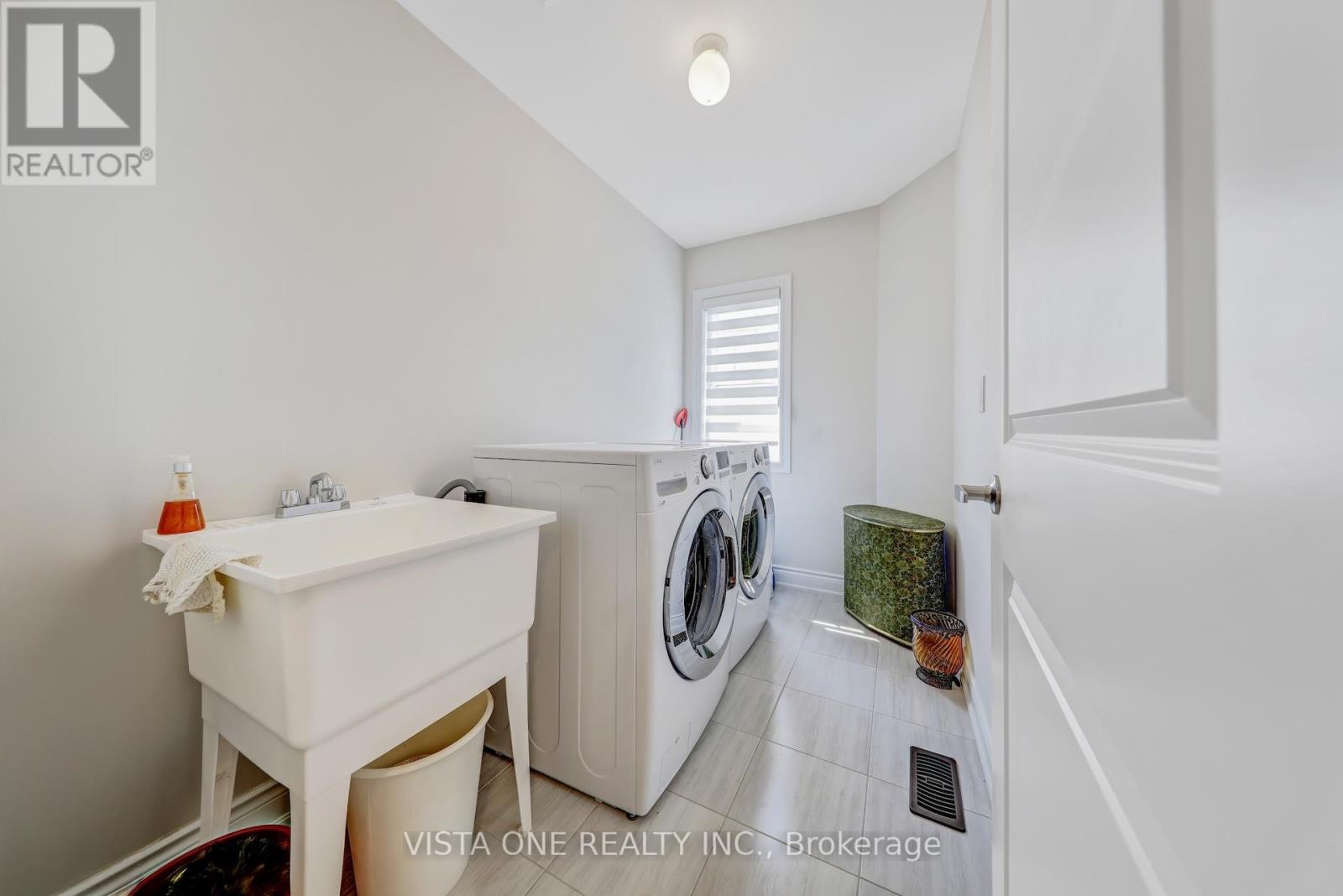 26 Zenith Avenue, Vaughan, Ontario L4H 4K9 - Photo 9 - N12520238