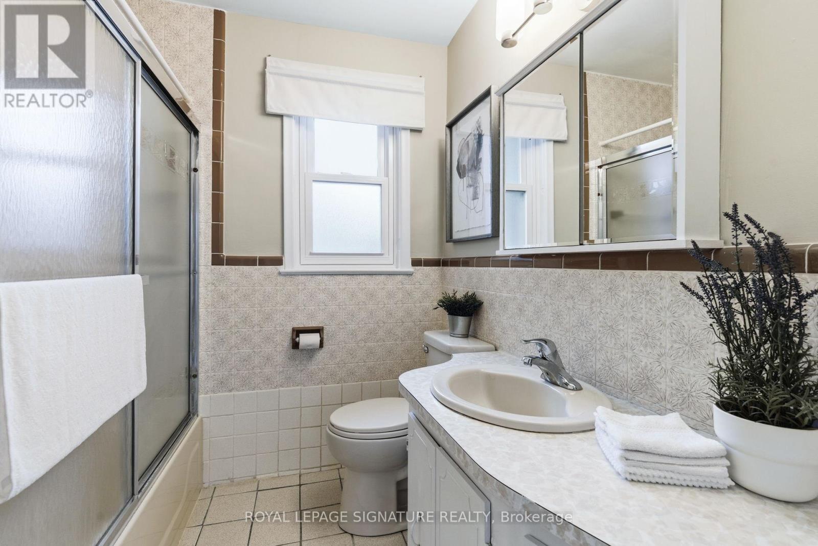 68 Genthorn Avenue, Toronto, Ontario M9W 2S9 - Photo 27 - W12520224