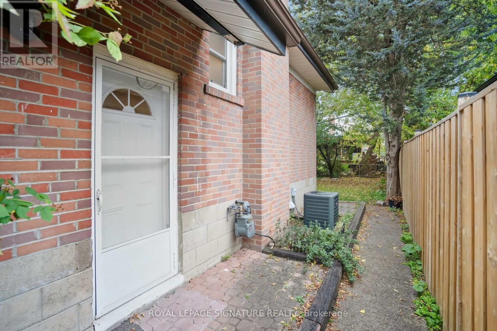 68 Genthorn Avenue, Toronto, Ontario M9W 2S9 - Photo 34 - W12520224