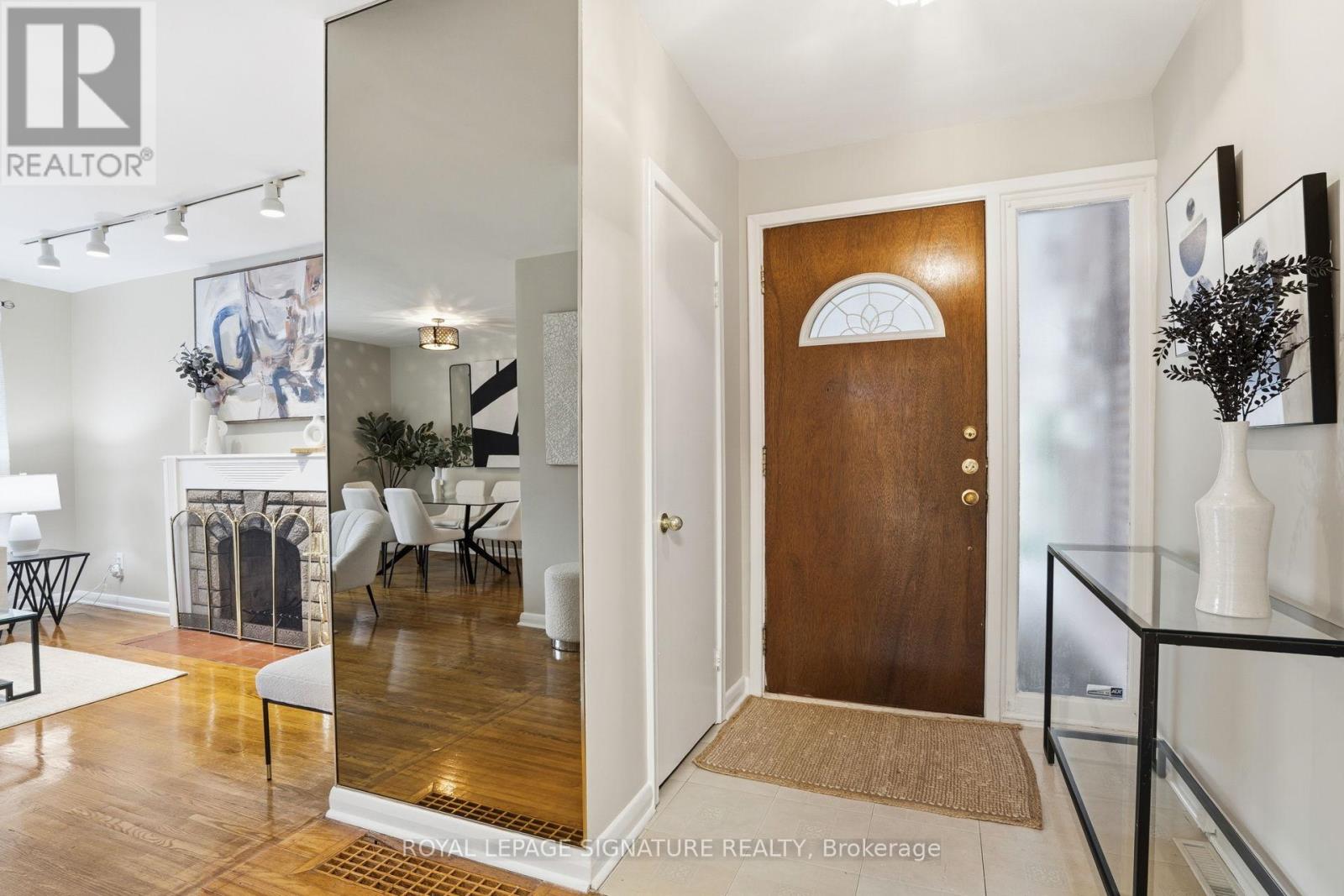 68 Genthorn Avenue, Toronto, Ontario M9W 2S9 - Photo 4 - W12520224