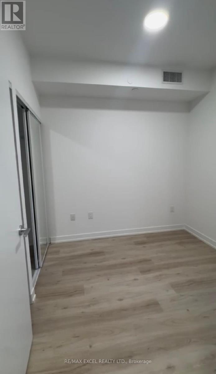 1007 - 395 Square One Drive, Mississauga, Ontario L5B 0P6 - Photo 7 - W12520240