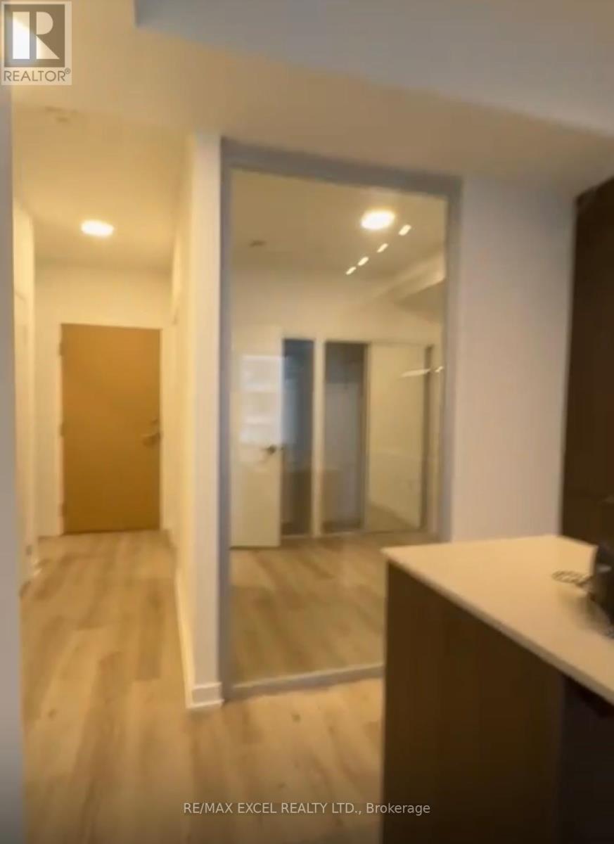 1007 - 395 Square One Drive, Mississauga, Ontario L5B 0P6 - Photo 8 - W12520240