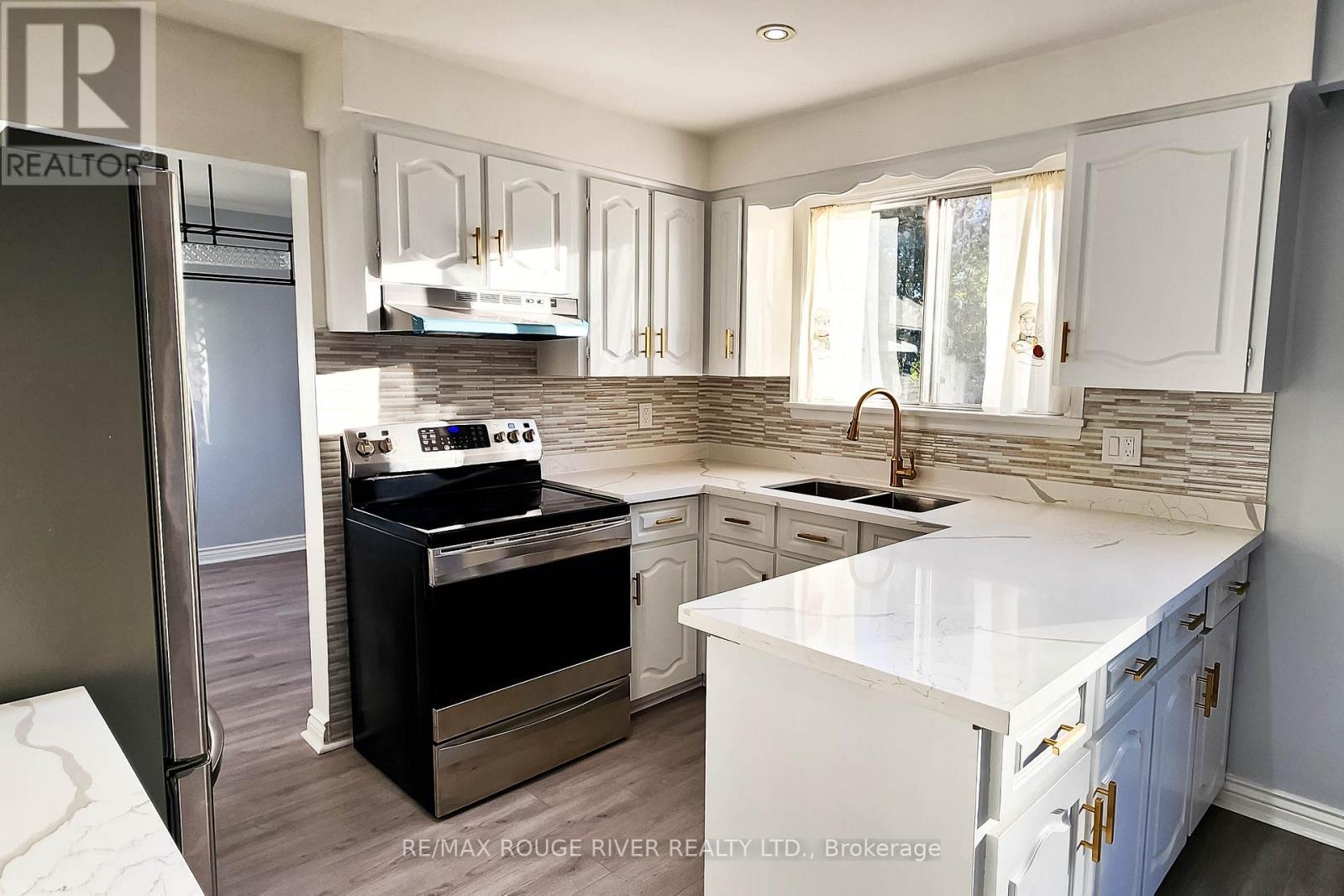 22 Annabelle Drive, Toronto, Ontario M9V 3B6 - Photo 11 - W12520242