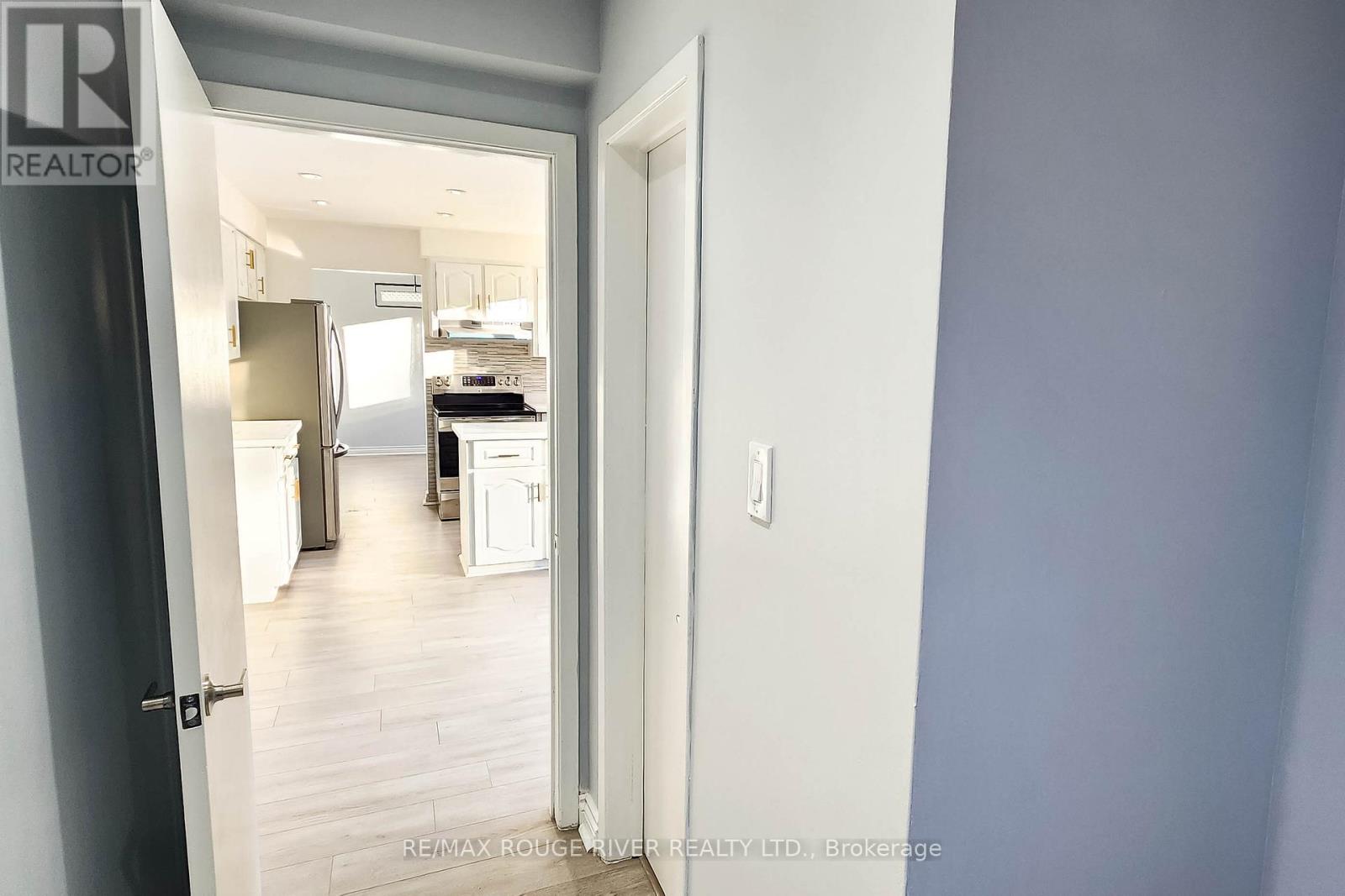 22 Annabelle Drive, Toronto, Ontario M9V 3B6 - Photo 17 - W12520242