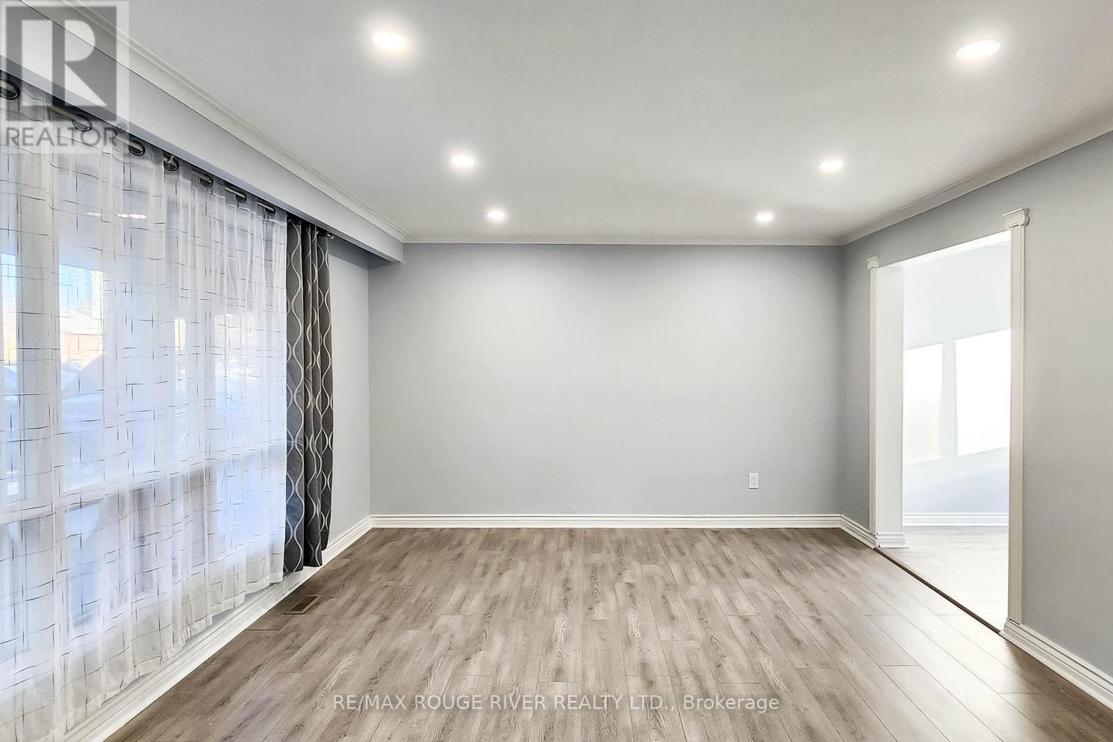 22 Annabelle Drive, Toronto, Ontario M9V 3B6 - Photo 3 - W12520242