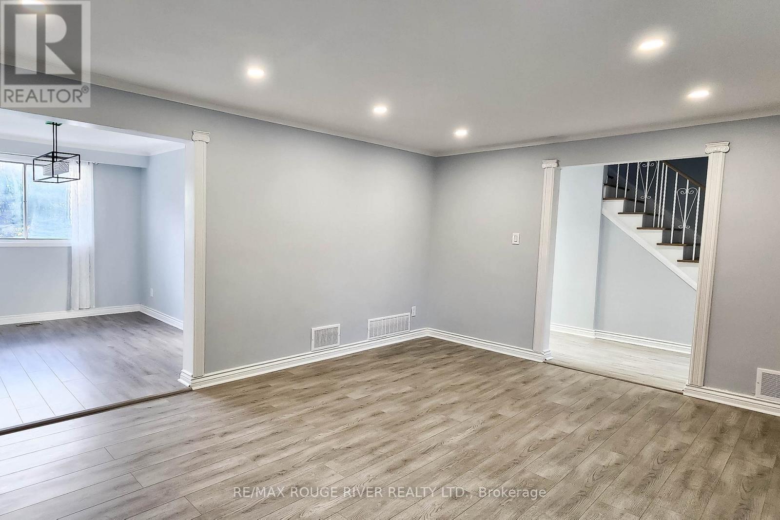 22 Annabelle Drive, Toronto, Ontario M9V 3B6 - Photo 4 - W12520242